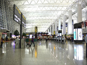 Airport hall supplies procurement includes: public seats, signs, garbage cans, garbage bags, paper towels, disposable finger cups, disinfection seals, disinfection supplies, etc.